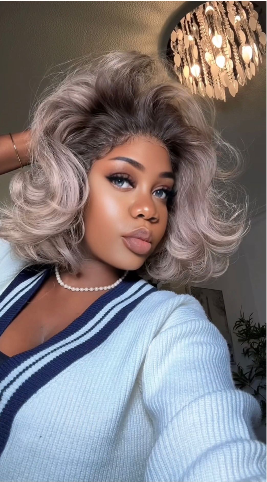 Dark ash blonde bob . 10 inches. 13*4 frontal - Image 2