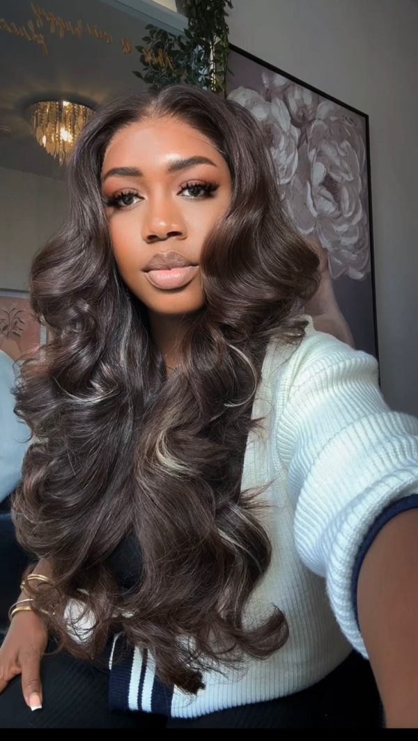 Brown with highlights unit . 22 inches, 400g . 6*6 closure.