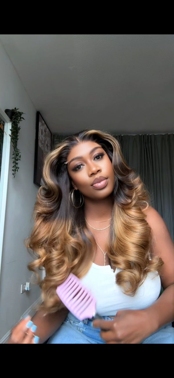 Serwaa unit : 24 - 26 inches . 6*6 closure